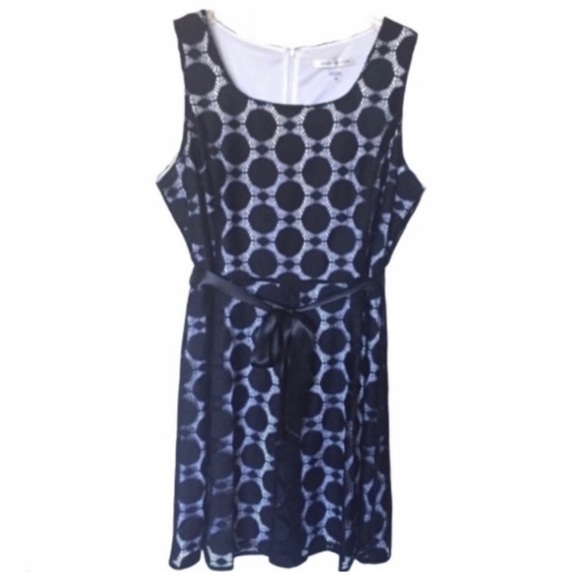 Peter Nygard Dresses & Skirts - Peter Nygard Black Dress Lace Sleeveless Size 16